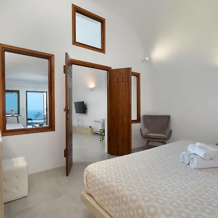 Luxe Efis Sea View 4 & 4 Prive Jacuzzi Villa