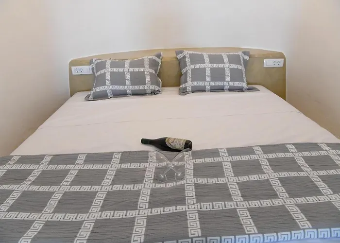 Luxe Efis Sea View 4 & 4 Prive Jacuzzi Villa Imerovigli (Santorini)