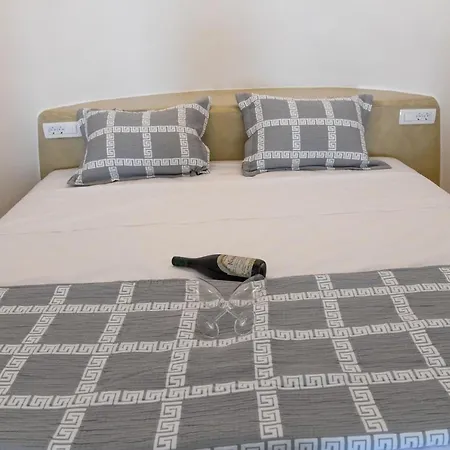 Luxe Efis Sea View 4 & 4 Prive Jacuzzi Βίλα Ημεροβίγλι